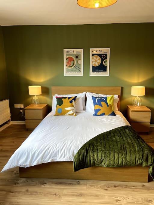 Colourful, Bright And Chic 2 Storey Apartment Manchester Esterno foto