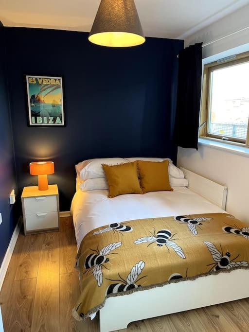 Colourful, Bright And Chic 2 Storey Apartment Manchester Esterno foto